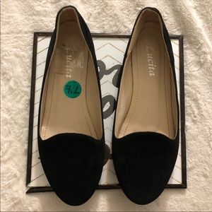 Black fuax suede flats!
